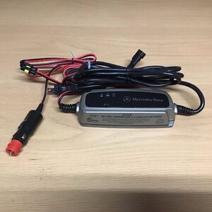 Mercedes-Benz US 3300 Battery Charger for 12 V Lead Acid Batteries